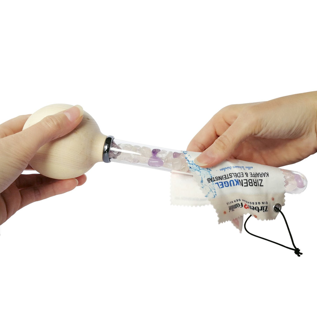 Zirbenkugel mit Edelsteinstab für 1 L Karaffe
